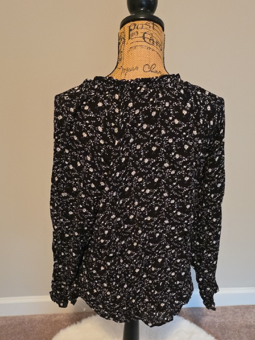 bobeau Black & White Daisy-Print Ruffle Blouse - Picture 4 of 4